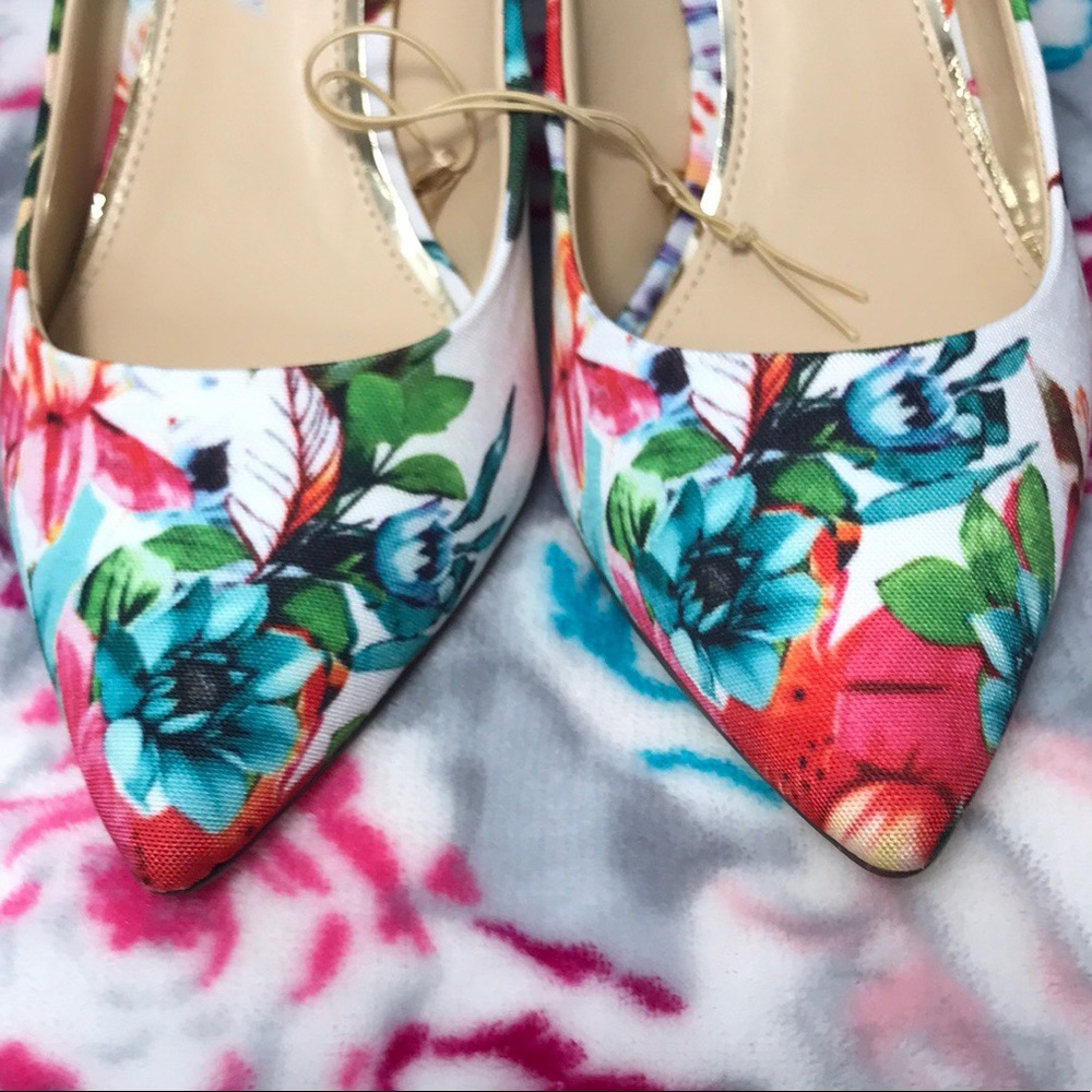 Jessica Simpson Pointed Floral Pumps ๐บ - Picture 8 of 8